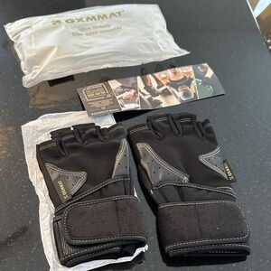 Dwell Black and Yellow Fingerless Workout Gloves